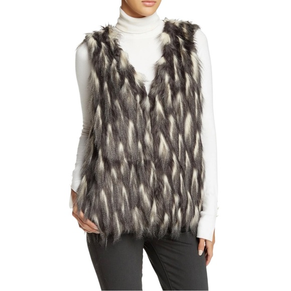 Romeo & Juliet Couture Jackets & Blazers - Romeo and Juliet Couture Faux Fur Jacket - White